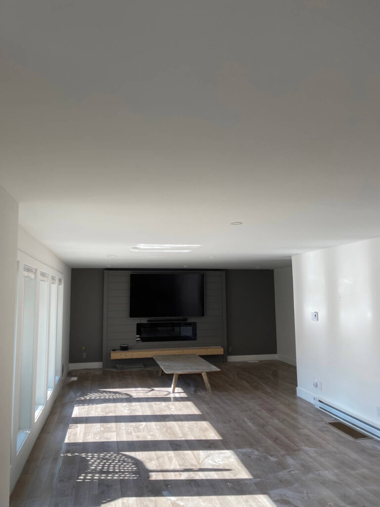 Previous popcorn living room ceiling, skimmed to level 5 drywall finish