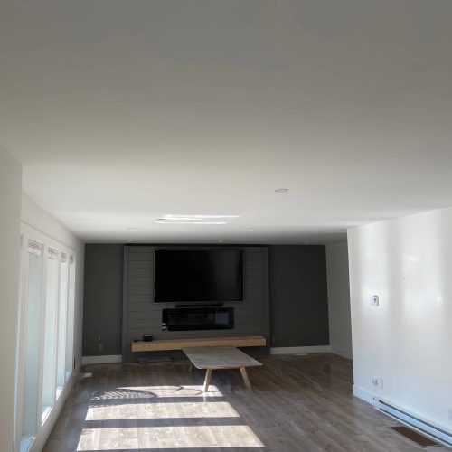 Previous popcorn living room ceiling, skimmed to level 5 drywall finish